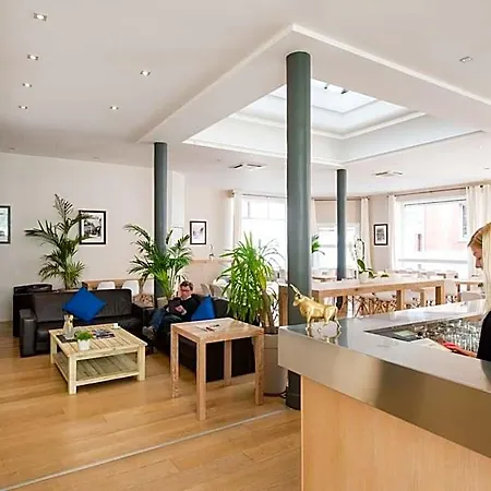 Atrium 3*